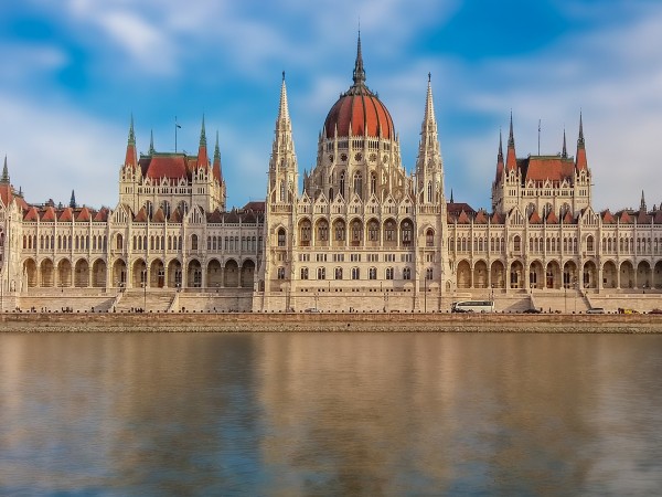 Кметът на Будапеща Гергей Карачон отвори сградата на общината за