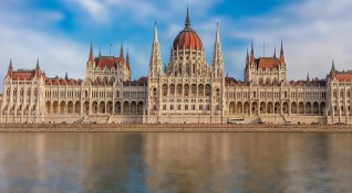 Кметът на Будапеща Гергей Карачон отвори сградата на общината за