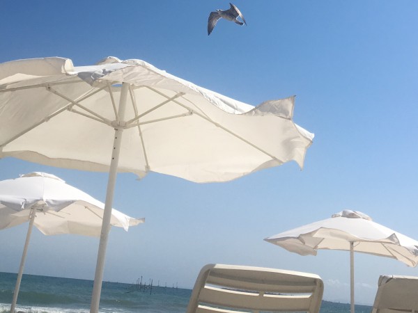 Безплатни чадъри и шезлонги обеща държавата за летния сезон на