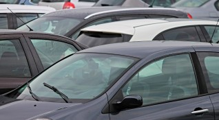 Продажбите на автомобили в Европа през април бяха почти заличени