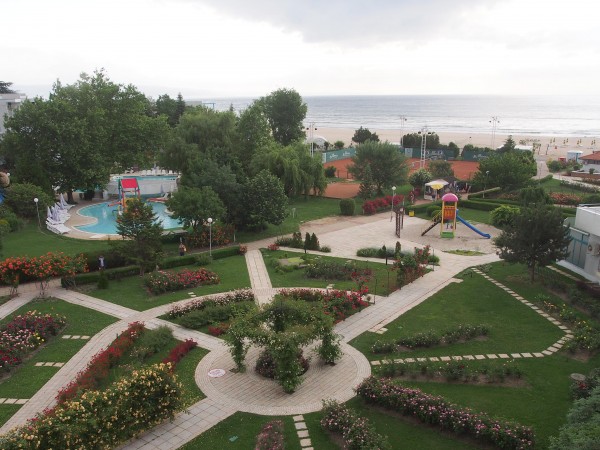 Черноморският комплекс "Албена" вдигна бариерите за посетители и вече е