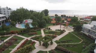 Черноморският комплекс Албена вдигна бариерите за посетители и вече е