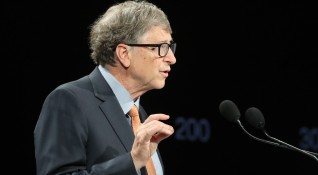 От началото на пандемията COVID 19 милиардерът и филантроп Бил Гейтс