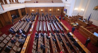 Правната парламентарна комисия реши Министерският съвет а не миниcтъpът на