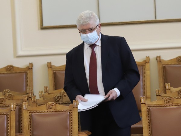 Здравният министър Кирил Ананиев издаде заповед, с която разрешава лечението