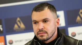 Бившият национал Валери Божинов заяви че е готов да дари