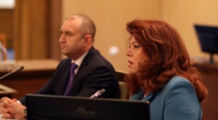 Вицепрезидентът Илияна Йотова предлага икономически и социален щаб за справяне