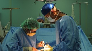 Екип от водещи акушер гинеколози в столичната МБАЛ Надежда извърши