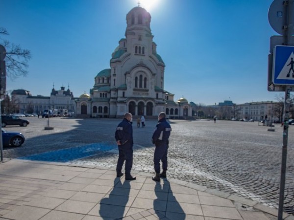 Драматичен спад на български и чужди туристи в София се
