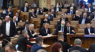 Управляващото парламентарно мнозинство в Унгария прие нов закон с който