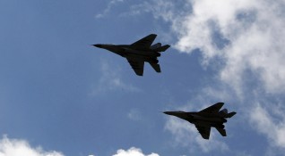 Български румънски и турски самолети са съпровождали във вторник четири