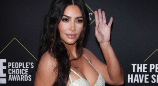 Ким Кардашиян за пореден път зарадва феновете си със секси