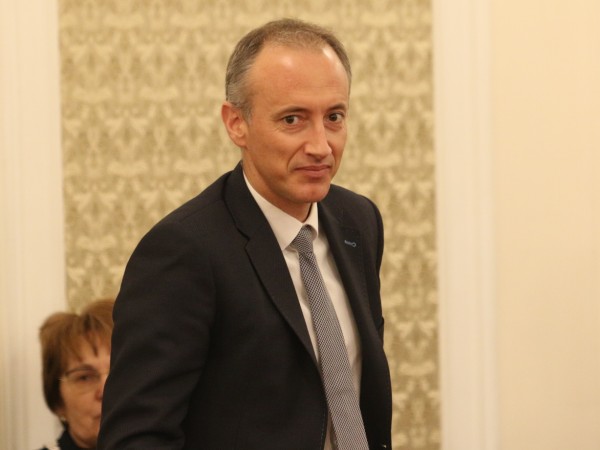 В училищата и висшите училища студенти и ученици ще се