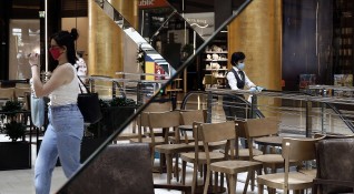 От понеделник ресторантите и кафенетата в Гърция ще отворят врати