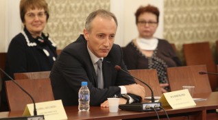 Министърът на образованието Красимир Вълчев отправи обръщение по повод 24