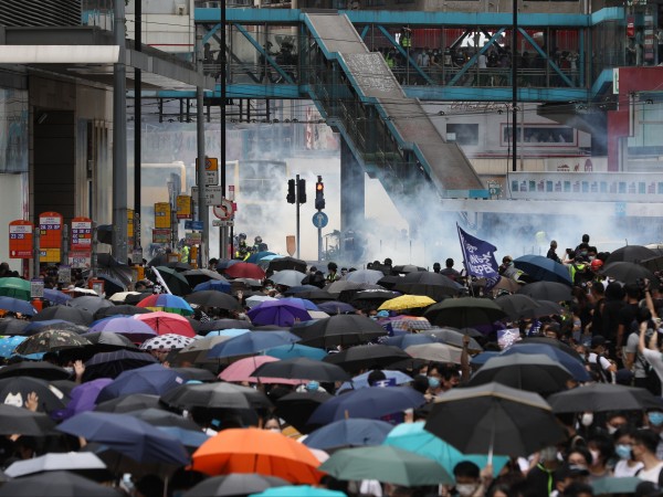 Хонконгската полиция задържа над 120 души при днешна антиправителствена демонстрация,