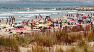 Плажовете в много европейски страни вече се изпълват с хора