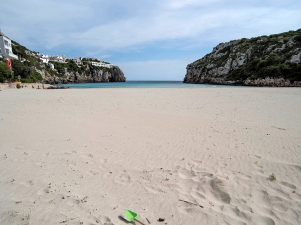 Здравното министерство на Испания одобри правилата за посещение на плажовете,