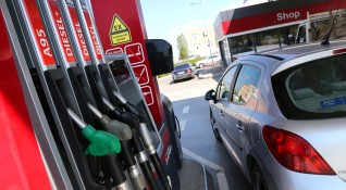Ниската цена на бензина ще направи доста по евтино пътуването до