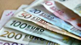 58 от европейците са изпитали финансови затруднения в личния си