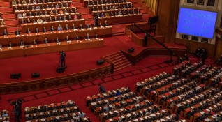 Парламентът на Китай одобри продължаване на процедурата за противоречивото законодателството