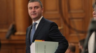Финансовият министър Владислав Горанов ще участва днес в петъчния парламентарен