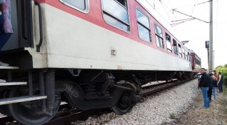В четвъртък бързият влак от Варна за София дерайлира в