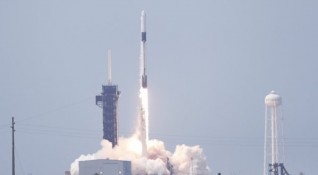 Исторически космически успех НАСА и SpaceX изстреляха успешно ракетата