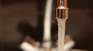 Обявеното спиране на топлата вода в четири столични квартала за