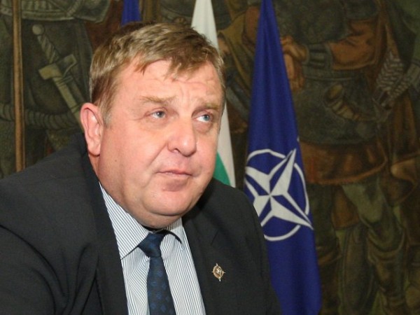 Министърът на отбраната Красимир Каракачанов отрече да е имал нерегламентирани