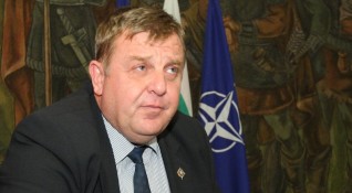 Министърът на отбраната Красимир Каракачанов отрече да е имал нерегламентирани