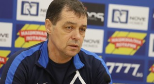 Треньорът на Левски Петър Хубчев говори пред клубната телевизия преди