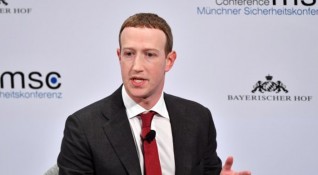 Служители на Facebook изразиха недоволството си срещу главния изпълнителен директор