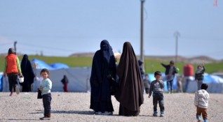 Бежанският лагер Ал Хол в североизточна Сирия е залят от