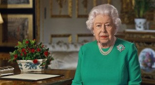 Членовете на британската кралска фамилия получават огромен поток от подаръци