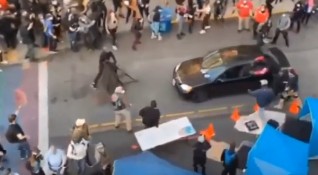 Автомобил се вряза в протестиращите в град Сиатъл в американския