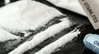 Митнически служители на пристанището в Ротердам откриха 2 020 кг кокаин