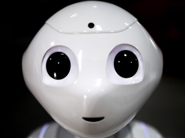 Решението на „Майкрософт“ да смени журналисти с роботи претърпя фалстарт,
