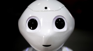 Решението на Майкрософт да смени журналисти с роботи претърпя фалстарт