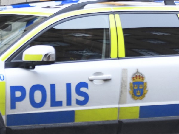 Полицията на Стокхолм проверява информация за стрелба в търговски център