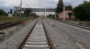 Възрастен мъж се е хвърлил под бързия влак София