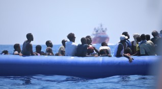 Две спасителни лодки отплаваха в Средиземно море след двумесечно прекъсване