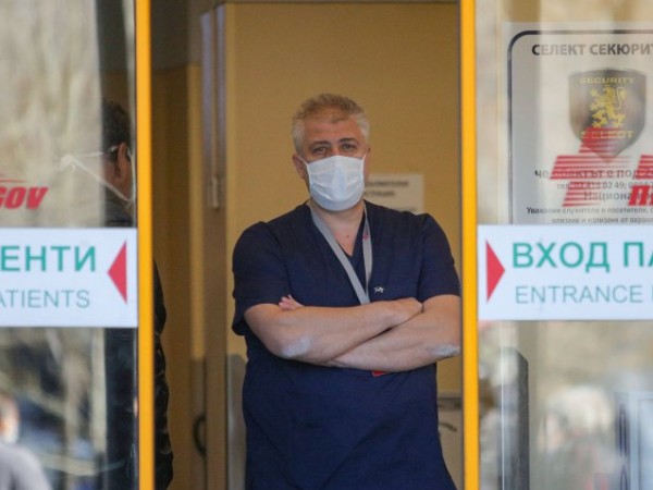 Директорът на УМБАЛСМ „Пирогов" д-р Асен Балтов не е заразен