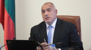 Премиерът Бойко Борисов разговаря по телефона с председателя на ЕК