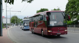 Туристически автобуси туроператори и хотелиери от цялата страна тръгват днес