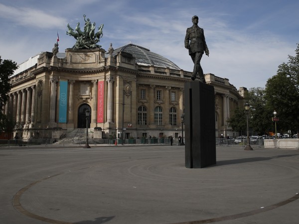 Бюст-паметник на бившия президент на Франция Шарл де Гол в
