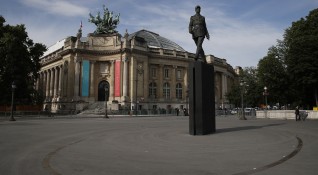 Бюст паметник на бившия президент на Франция Шарл де Гол в