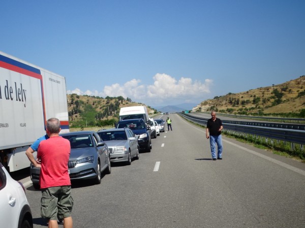 Гърция върна стотици автомобили със сръбски туристи, което предизвика недоволството