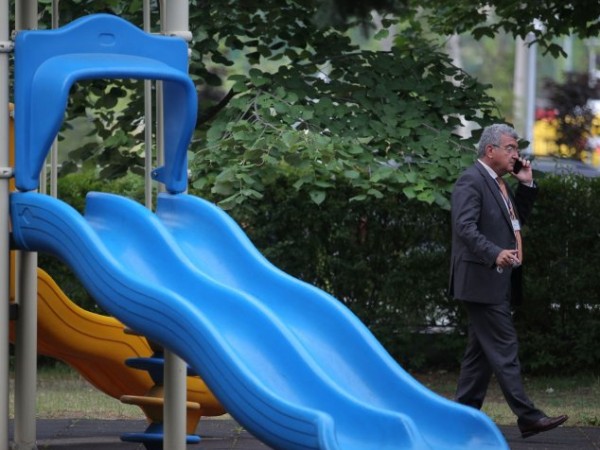 Две учителки от детска градина "Родолюбче“ в Перник също се