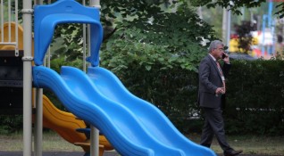Две учителки от детска градина Родолюбче в Перник също се